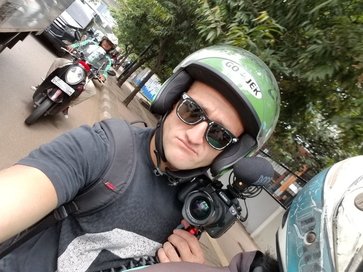 Casey Nestat naik Gojek