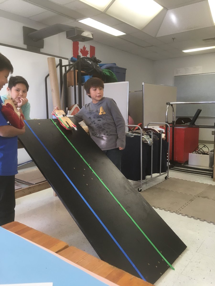 tinkercoup's tweet photo. Robots and race cars!  It’s was a great start to this years #tinkerlab #MakerSpace @ConnaughtNB @LskySD https://t.co/YHxAIiUlJM