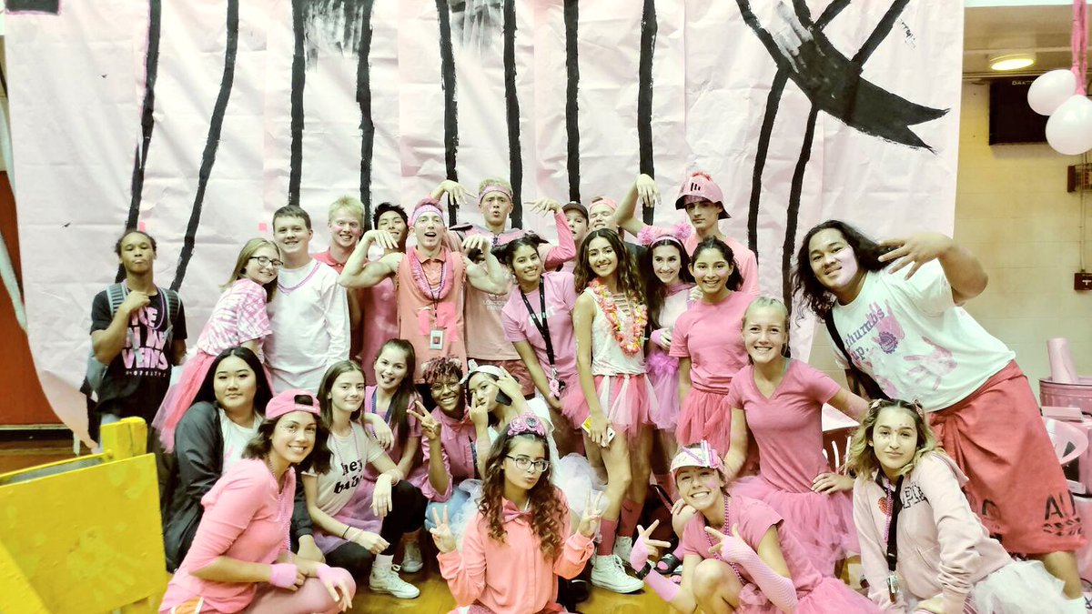 drewwweber1's tweet photo. Today I screamed so loud at color war, I almost fainted. No high school around has anything on us for this. #juniorpower #trapperpower https://t.co/CJzS91mBPp