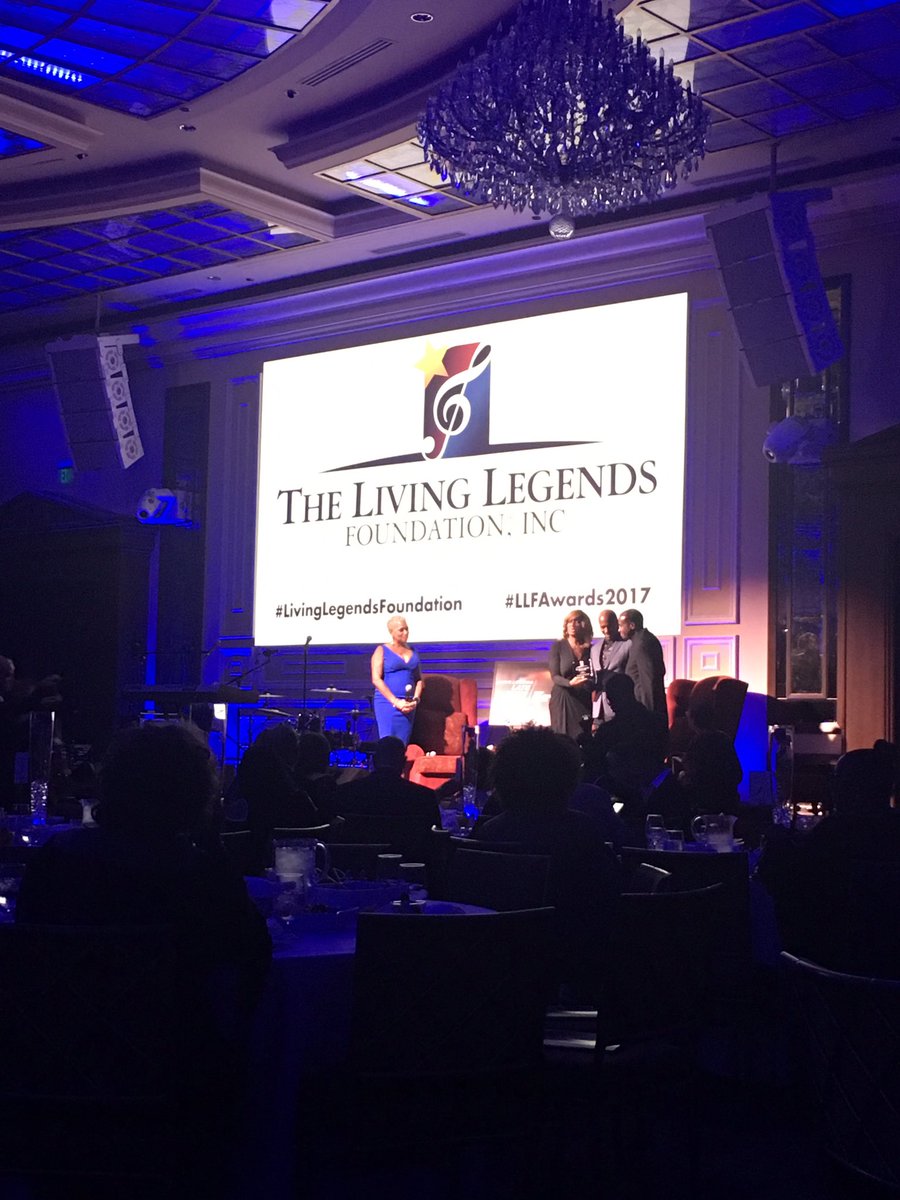 IJEOMA's tweet photo. Congratulations to #TwoBeatsOneSoul creators @TimeZoneInt and @RayChewLive for being awarded the Creative Visionary award! #LLFAwards2017 https://t.co/NVg9fA5xTN