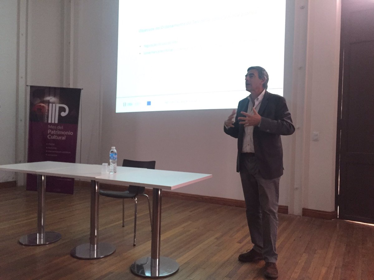 NadiaRapali's tweet photo. Taller de APOT y municipios con Joao Ferrao,investigador de la Universidad de Lisboa experto en Ordenamiento Territorial. #PlanOT #Mendoza https://t.co/Sce01KTIWo