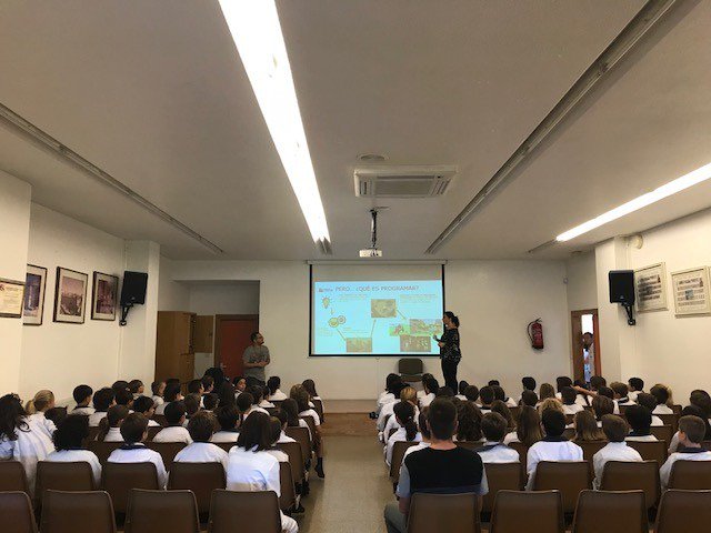 Esta semana hemos visitado el colegio Carmelitas de #Elche 😄 esperamos tener muchos alumnos #frikis este año también bit.ly/2ytdyO3