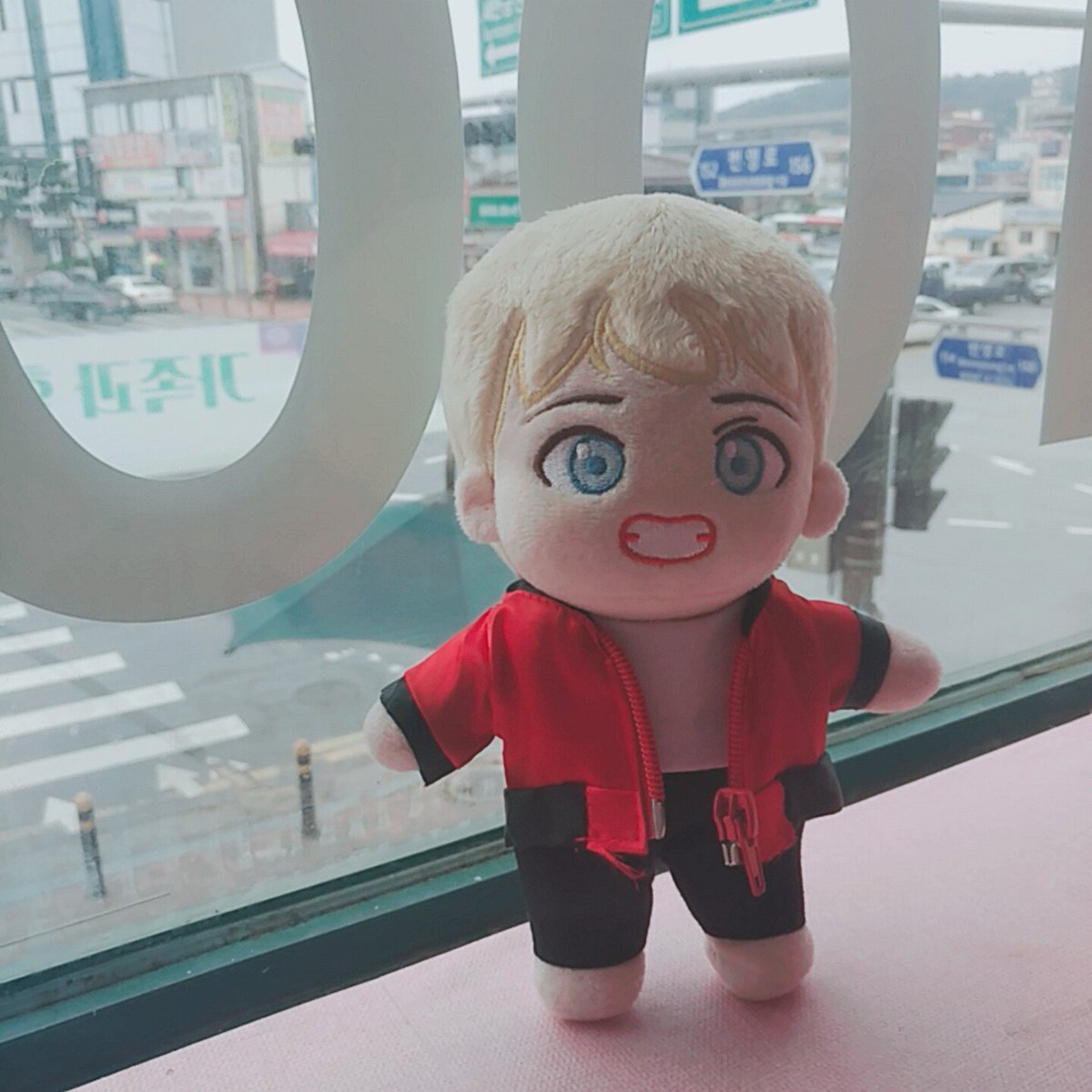btstj_doll's tweet photo. 마망이랑 노래방와써여 ! 😄  
그른데 밖에 비온댜 !!>< https://t.co/icZgMAP87S