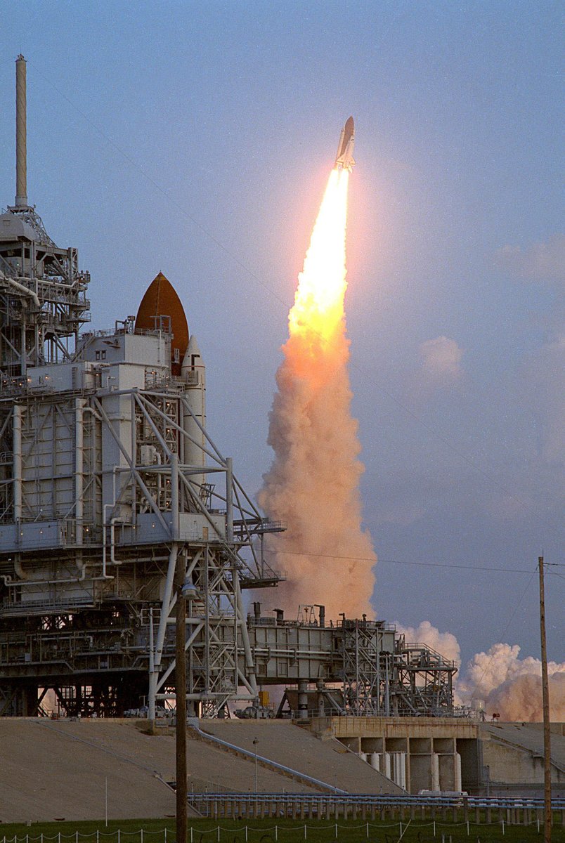 EuroSpaceHist's tweet photo. #OTD 6 October 1990, the ESA/NASA mission #Ulysses lifted off on #STS41 to study the environment of the Sun's poles. https://t.co/n7v8dxwnZ0 https://t.co/xCsiWz7u2u