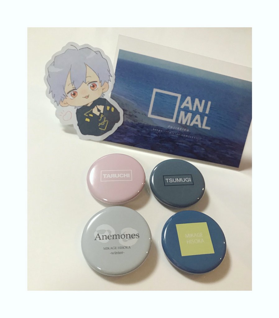 riituuun's tweet photo. れいさん(@snkllil  )の缶バッジ届いた！前回すぐ売り切れて購入できなかったからすごく嬉しい🙆💕おしゃれすぎて推し以外も集めたくなる☺ https://t.co/wHzw4PNH1q