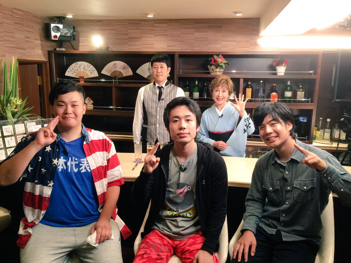ndahoFischers's tweet photo. FODさんの「スナック幸子」という
番組に出演させて頂きました(^^)

小林幸子さん 小籔さんありがとうございました！
日頃の悩みや普段話せない話を
飲みながらゆったりとトークしてきました！

凄く優しくて温かくて
心の落ち着く撮影でした！
配信日決まったらまたおしらせします♪ https://t.co/wakRwBfiO4