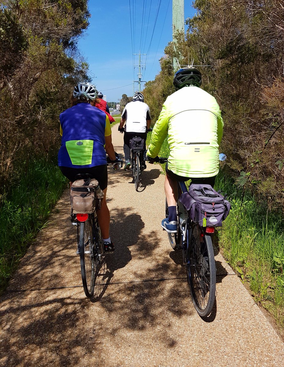 viewsfromabike's tweet photo. Great weather and location for the Peninsula Pedallers on their mid-week cycling outing. #morningtonpeninsula #peninsulalink 🚴‍♀️🚴 https://t.co/8YyVnT23zm