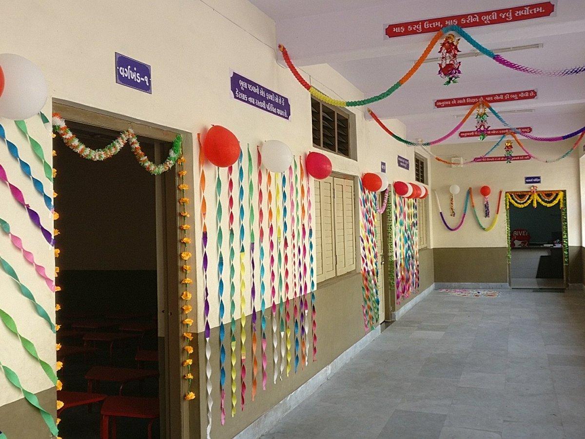 SouthZoneSMC's tweet photo. Inauguration of Ghabeni Rahatnagar #PrimarySchool by Hon. Mayor Surat City, @CommissionerSMC and other dignitaries. https://t.co/3QskO1nwax