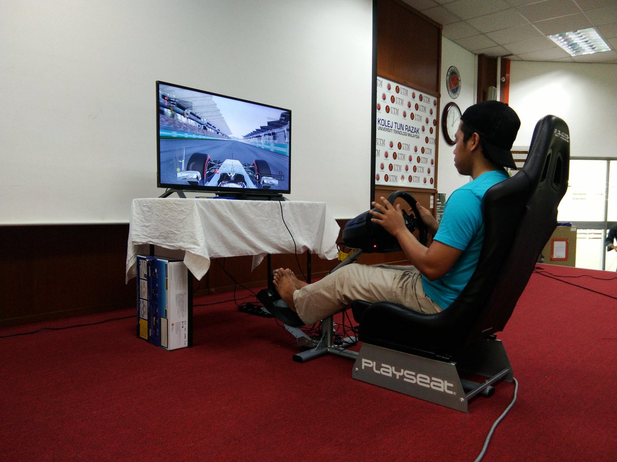 figuraktr17's tweet photo. Also under the excitement of Cyberarena event, there is also racing simulator!!!😱 😣 https://t.co/AxvPWvSgzo