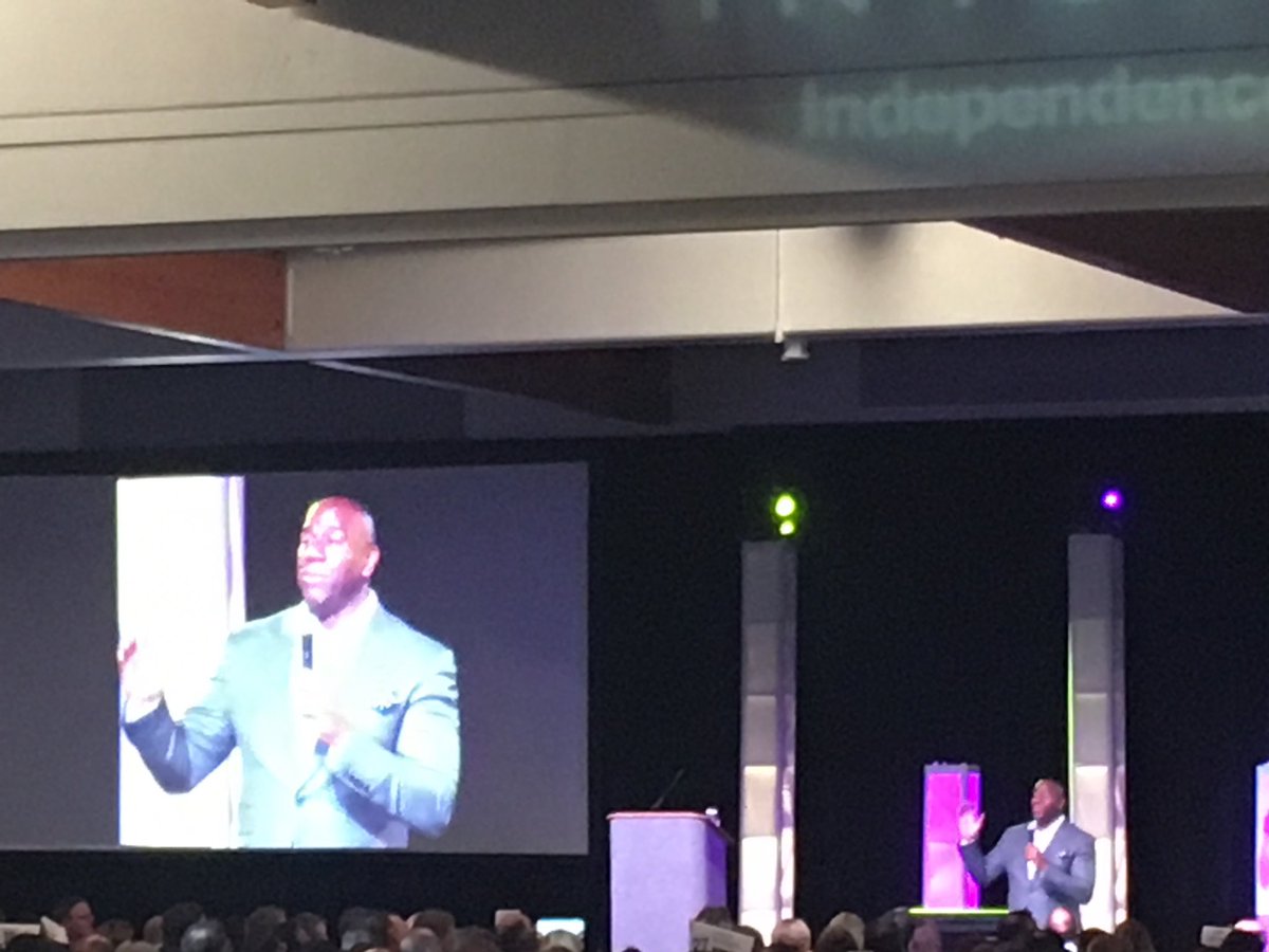 thinaer's tweet photo. Magic Johnson says his legacy is tied to how he affects the world in a positive way. 🙌🙌🙌 What's YOURS? #ChannelConnect #ChannelConnect2017 https://t.co/zaVzIMXvBv
