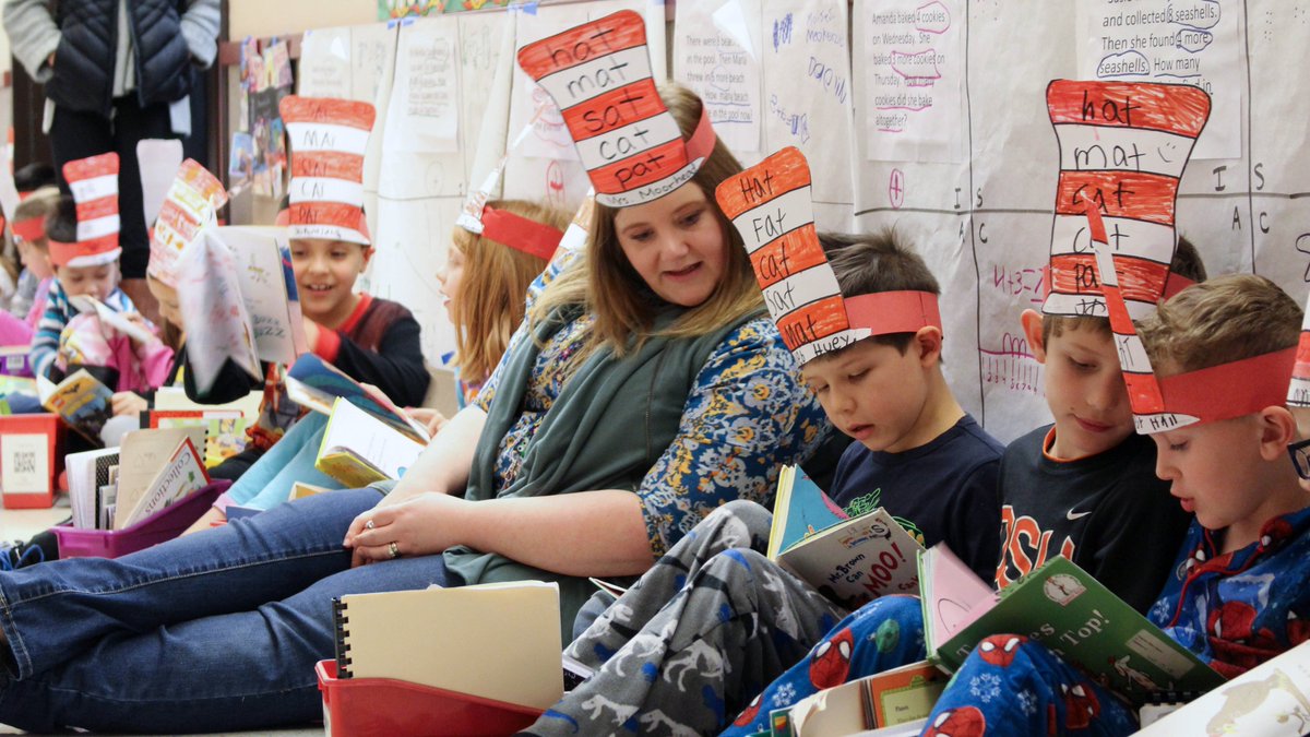McMSchools's tweet photo. Happy #WorldTeachersDay to the best #teachers anywhere! #MacTogether #education #gratitude #ILovePublicSchools #WorldTeachersDay17 #Oregon https://t.co/ZNxOkDBD0V