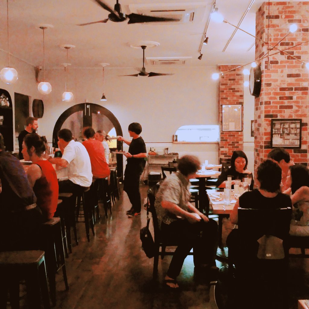 poohko_hawaii's tweet photo. こにらが、ダウンタウンのお店ベセル・ユニオンです。オシャレでしょう? @BethelUnion in chnatown. #hawaii #ハワイ @LanakilaPacific #thegoodtable2017 https://t.co/megXvlbuWb