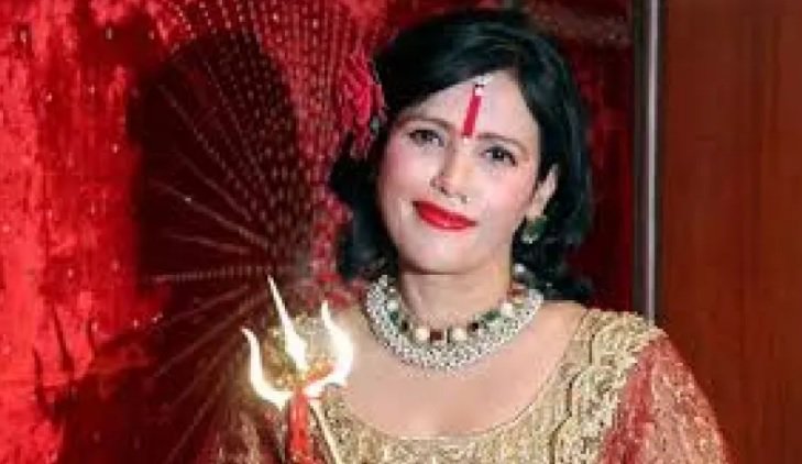 ABPNews's tweet photo. #RadheMaa dances with police officers, two suspended

https://t.co/UBqbPd2wBB https://t.co/ejqxLWeNrl