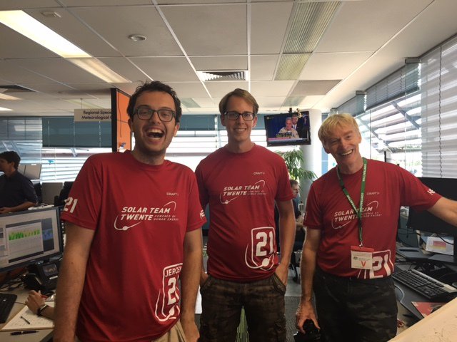 BOM_NT's tweet photo. Some keen visitors from @solarteamtwente in #Darwin for the @WorldSolarChlg 🚗 #BWSC17 starts Sunday, ☔ &amp; ⚡ forecast: https://t.co/NximoplMLu https://t.co/oCXNW2D3yH