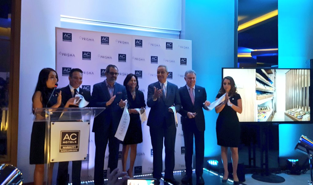 karlamroman's tweet photo. Así la inauguración del hotel  @ACGuadalajaraMX de @GHPrisma; cuenta con 180 habitaciones y es el único en #Guadalajara en forma circular https://t.co/hVCo3fK5MQ