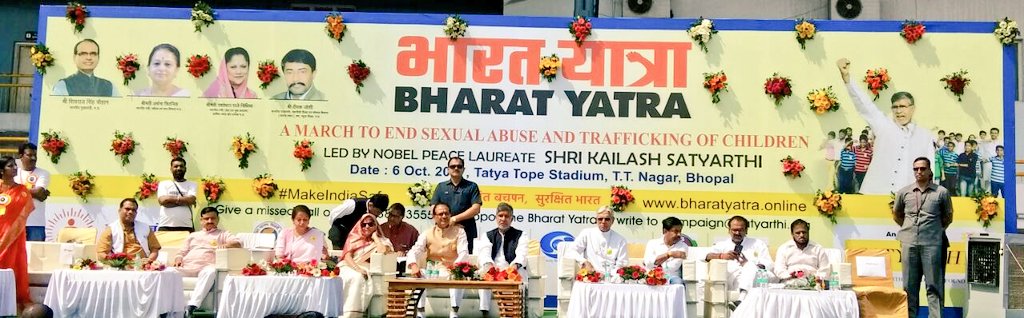 मुख्यमंत्री <a href="/ChouhanShivraj/">Shivraj Singh Chouhan</a> भोपाल स्थित तात्या टोपे नगर स्टेडियम में श्री <a href="/k_satyarthi/">Kailash Satyarthi</a> द्वारा आयोजित 'भारत यात्रा' में भाग ले रहे हैं।