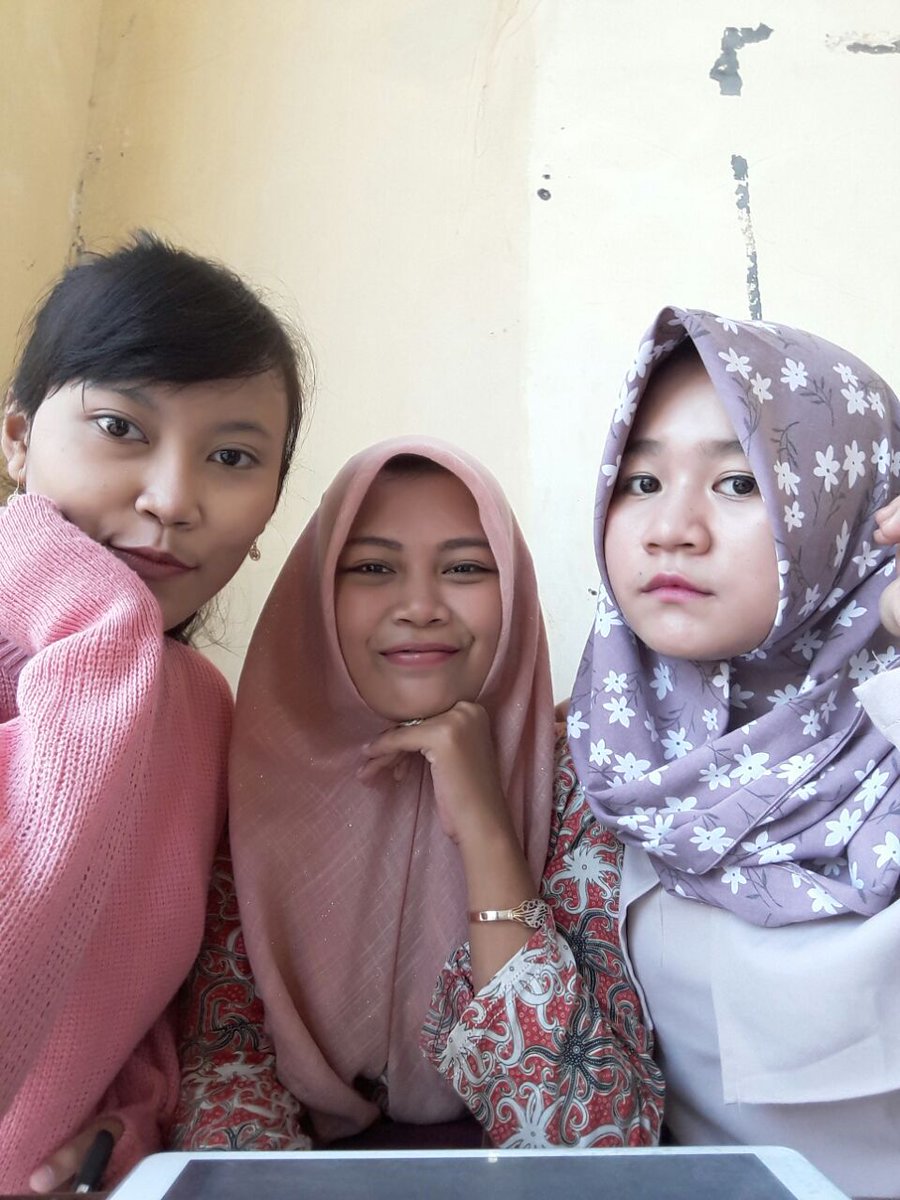 Mey24's tweet photo. Mahasiswi mbedud cah Cagur 2018😘 https://t.co/mlF7gnVyq6