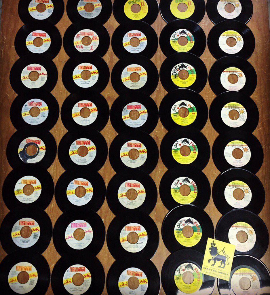 ■MIX CD製作で聴いた
『FireHouse 45 』

#Strictly_Jamaican_Muzik #MixCD
#DancehallClassics #Records #45
#master_media_muzik