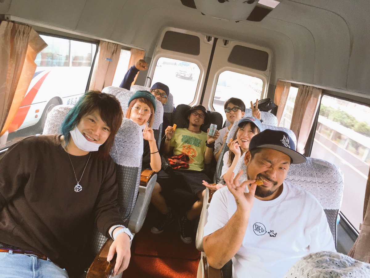 crossjpn's tweet photo. FOUR GET ME A NOTS x ONE'S TRUTH台北に到着！これから今日の会場へ！🚐
#フォゲワン台湾ツアー
#crossjpn https://t.co/MD6h5Vvk5I