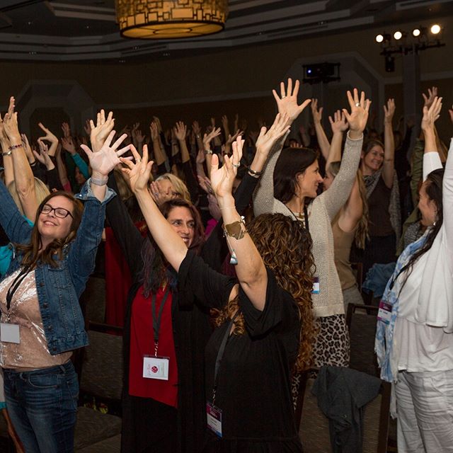 SHEPhotoCA's tweet photo. Come get a stunning picture taken at the #EWL17 @shephotographyexperience @emergingw #emergingwomen #EWLive17 #shephotographyexperience #she https://t.co/h0OmLw7wwY
