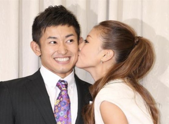 Endia Newsマガジン 才賀紀左衛門の浮気がフライデーで判明 相手はモデル 元嫁や実家の会社名は あびる優と離婚の可能性も さいがきざえもん 不倫 熱愛 株式会社サイガ 寿るい T Co Qiszsh5o70