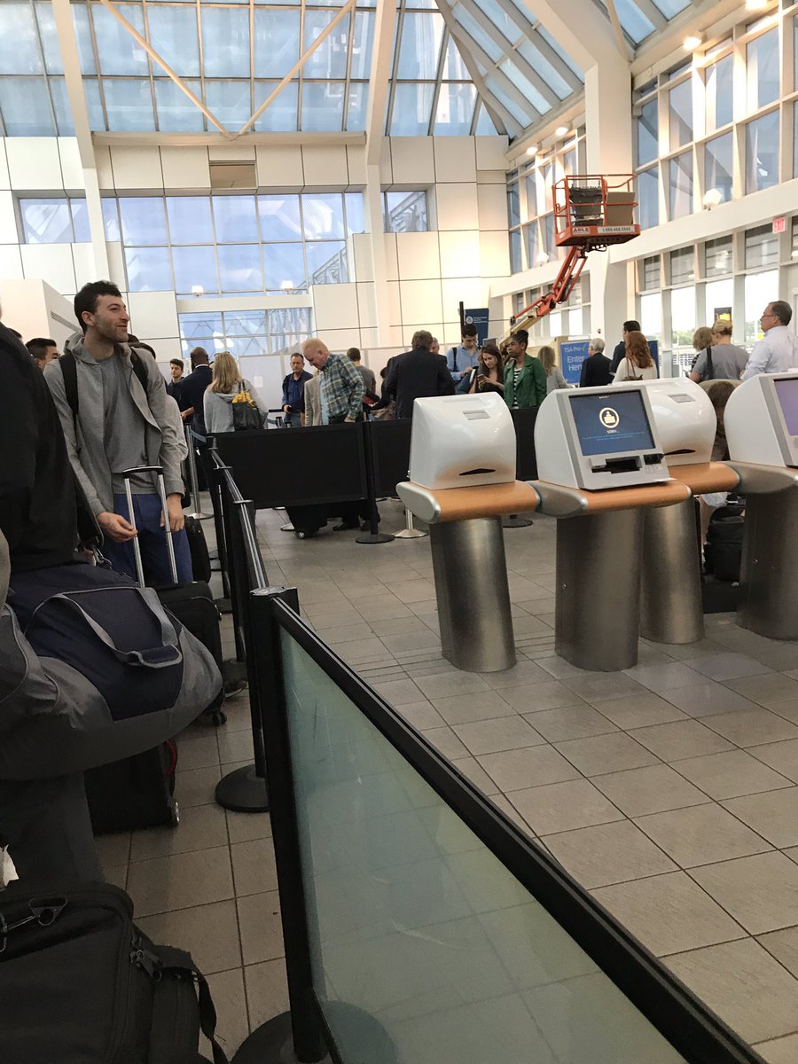 goldenprguy's tweet photo. TSA Pre line, Terminal C, @LGAairport, bought and paid for by @clear! https://t.co/D98fgRqJbq