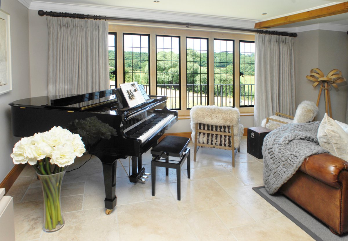 simonescapes's tweet image. A special occasion needs a special venue. For close friends and family, a SimonEscapes holiday home is just perfect bit.ly/2fv3uMk