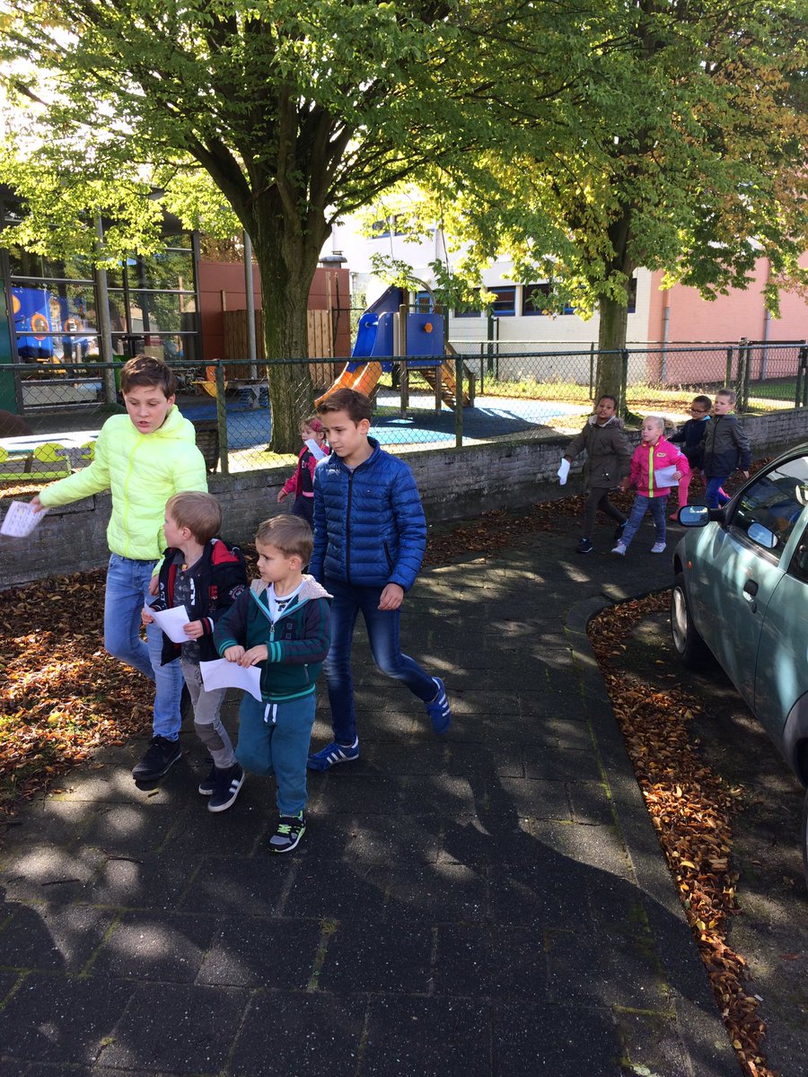 ODAschool's tweet photo. Vanmiddag de sponsorloop voor #hetvergetenkind. Het weer werkt in ieder geval mee. De kinderen doen het heel erg goed. https://t.co/otZsUmRJMb