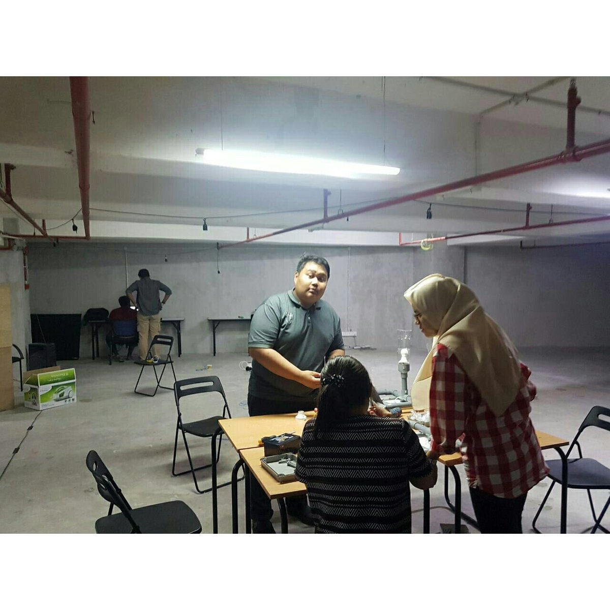 hopeutp's tweet photo. Just finished our workshop with Incitement! Looking forward to assembling the solar lamps!

#HopeUTP #CommunityProject https://t.co/GfHFPpFJYp