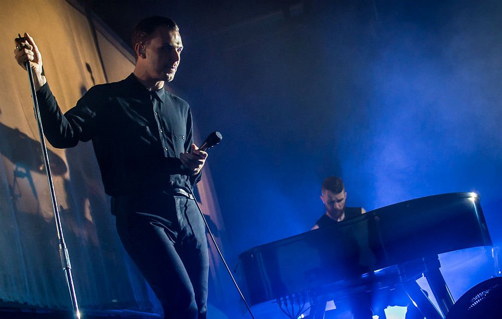 NME's tweet photo. Hurts on politics, fans &amp; touring: 'Pop doesn't have to be shiny &amp; manufactured. We're an alternative for outsiders' https://t.co/HrMJlL9nVU https://t.co/fPsKmHIrj8