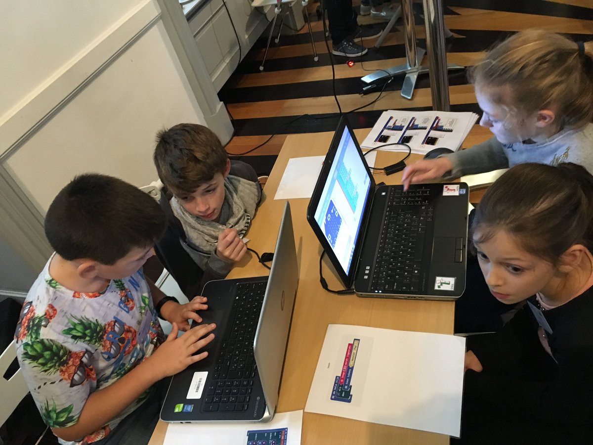 Kinderen van onze school aan de slag met #microbit <a href="/BSGOHetLaerhof/">GO! Het Laerhof</a> <a href="/vlaparl/">Vlaams Parlement</a> @taccle3