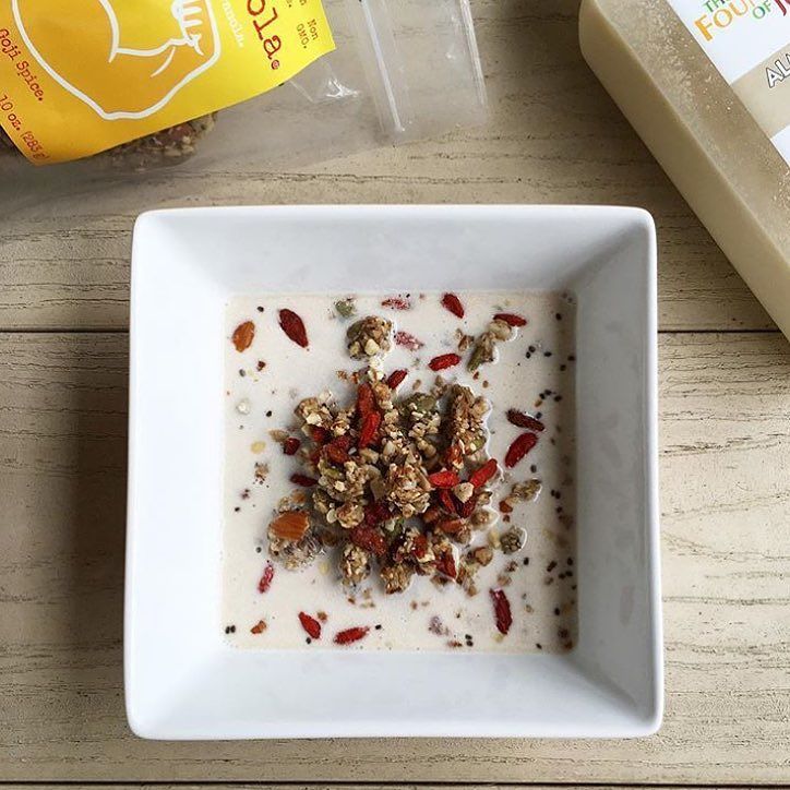 eatsupernola's tweet photo. Nothing better than Goji Spice Supernola + Almond Milk from @the_fountain_of_juice to get you going on this #fallf… https://t.co/eKwrdACw2u https://t.co/NH8bL0dUHo