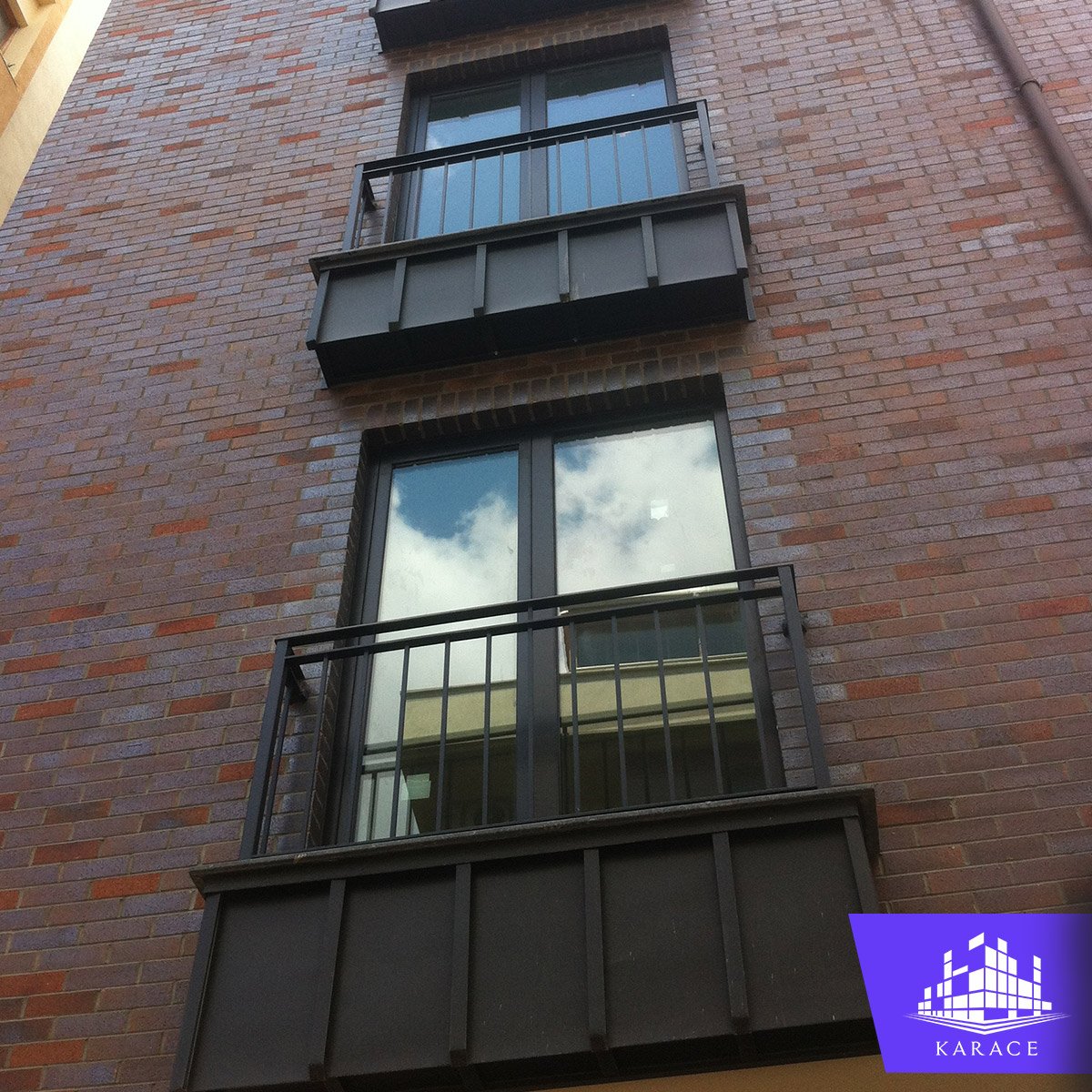 karacecati's tweet photo. Yapıları hareketlendiren mimari detay kaplamalar #Karace #vmzinc #anthra #vmzincladding #zincfacade #mimarlık #mimaritasarım #mimari https://t.co/0SR45eYZn7