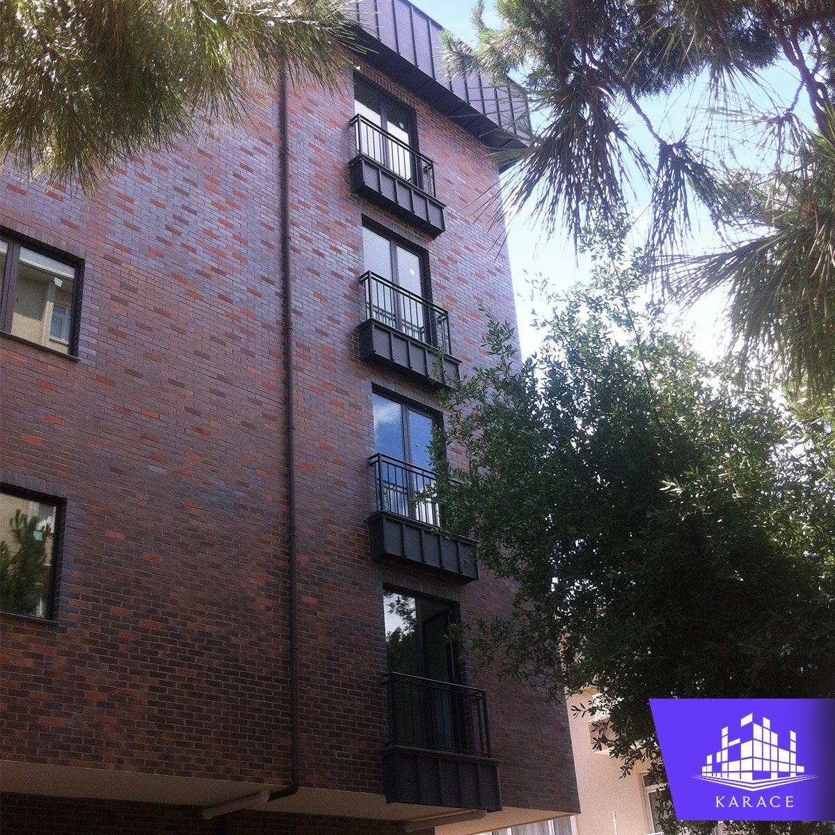 karacecati's tweet photo. Yapıları hareketlendiren mimari detay kaplamalar #Karace #vmzinc #anthra #vmzincladding #zincfacade #mimarlık #mimaritasarım #mimari https://t.co/0SR45eYZn7