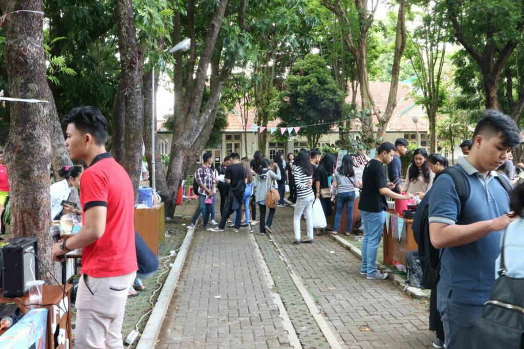 LPM_Lentera's tweet photo. KBM Promosi, Mahasiswa Gawe Dodolan https://t.co/VvmNLfE0yN https://t.co/hvnmimFEV9