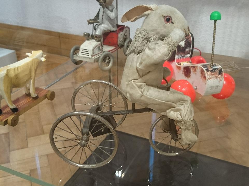 EdinCulture's tweet photo. Last chance to see a rabbit on a tricycle! #EdinburghAlphabet ends on 8 October. https://t.co/FTBNF2mKWu