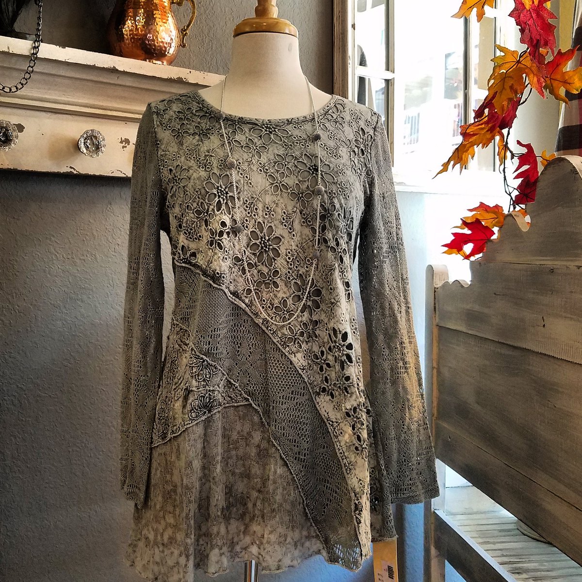 crawfordcollect's tweet photo. This #newarrival gray tunic is GORGEOUS!  #graytunic #texturedtunic  #CrawfordCollections #shoplocal #fashionista https://t.co/ZiLWuqypNK