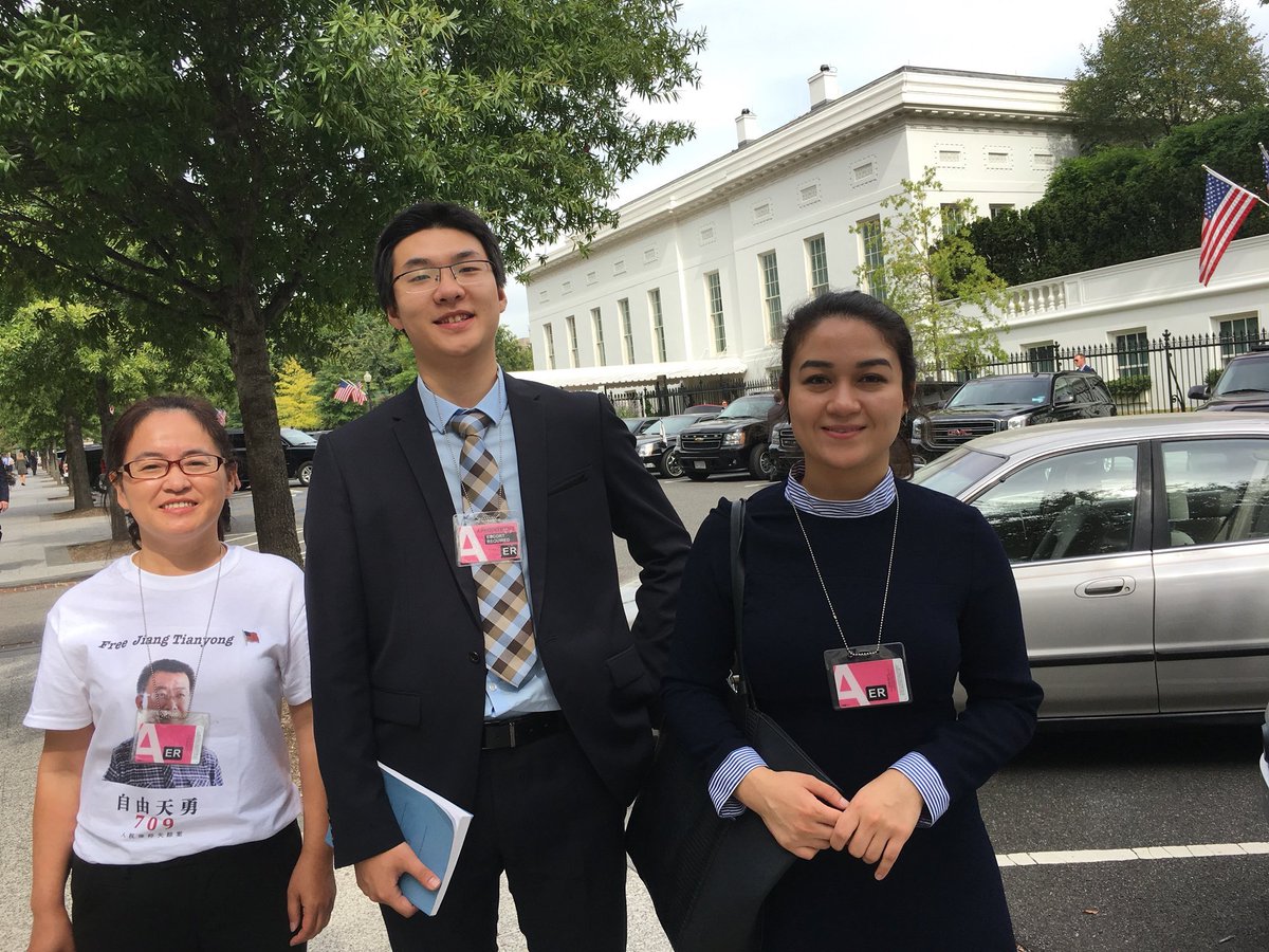 yanfangwang6's tweet image. 川普总统特别助理兼白宫国安委资深主任博明下午在白宫会见部分中国良心犯家属郑重说，促使这些良心犯获得自由是川普总统的优先课题。再次重申如果中方在美国领土上对家属家人们有任何威胁应该立即举报。伊力哈木女儿以及维权律师夏霖/江天勇以及唐荆陵律师的家属今天受邀接见。CECC2位主任也陪同