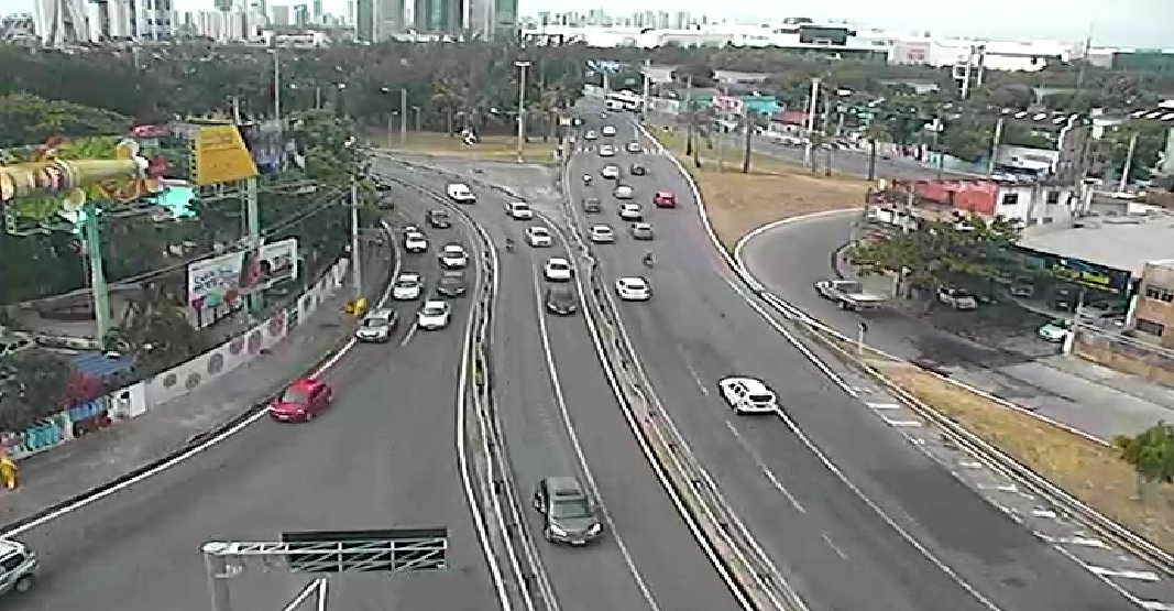 Largo do Cabanga fluindo sem retenções, em ambos os sentidos, às 8h39. #transitoRecife