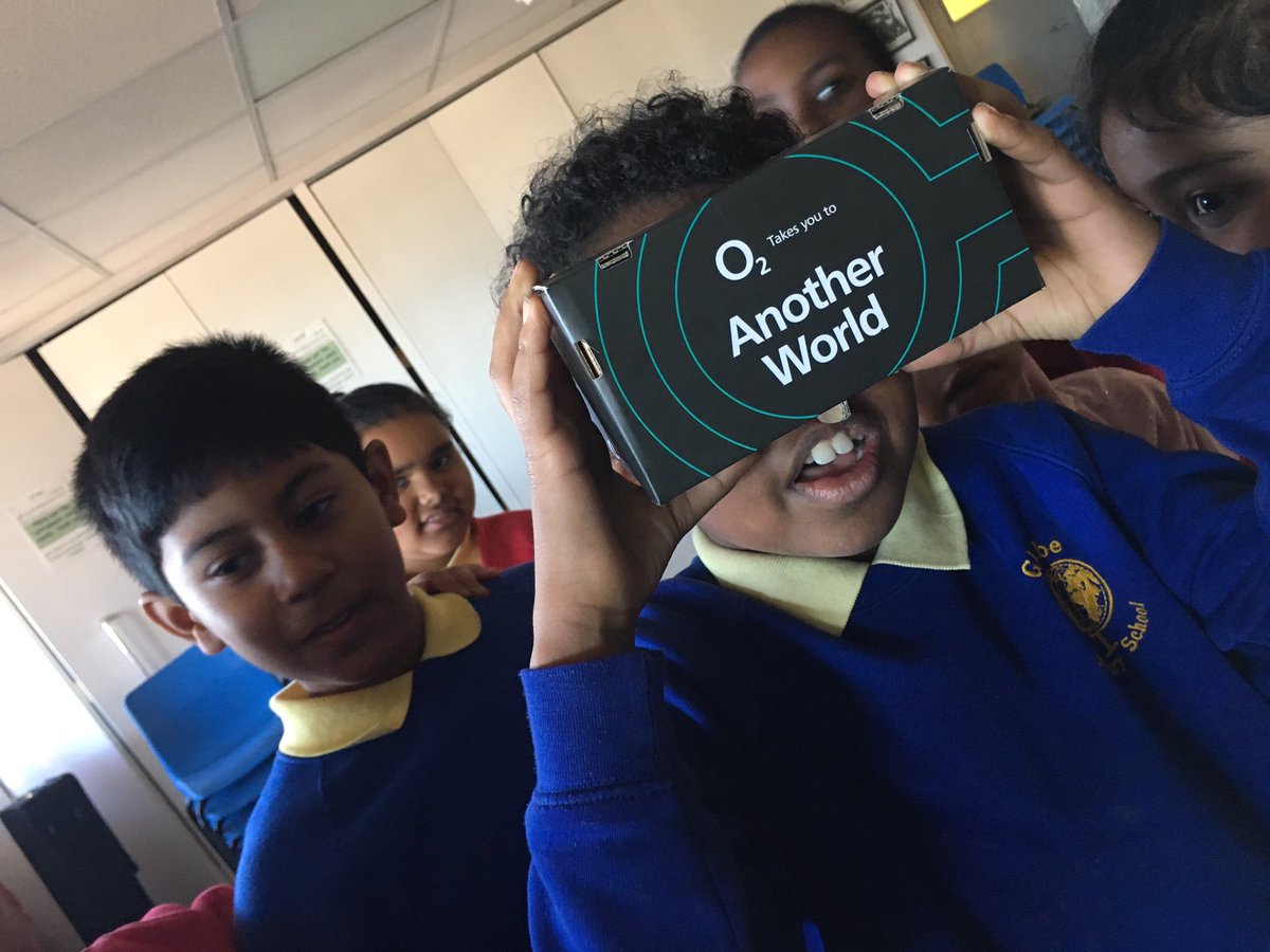 ST3AMCo's tweet photo. @GlobeSchool A WORLD FIRST: #HypedLoop and #ElonMust on a #CoCoCodeDay in London for #CodeEu17 with help from @GoogleEurope (see film above!!!) https://t.co/8rI5fgxBA8