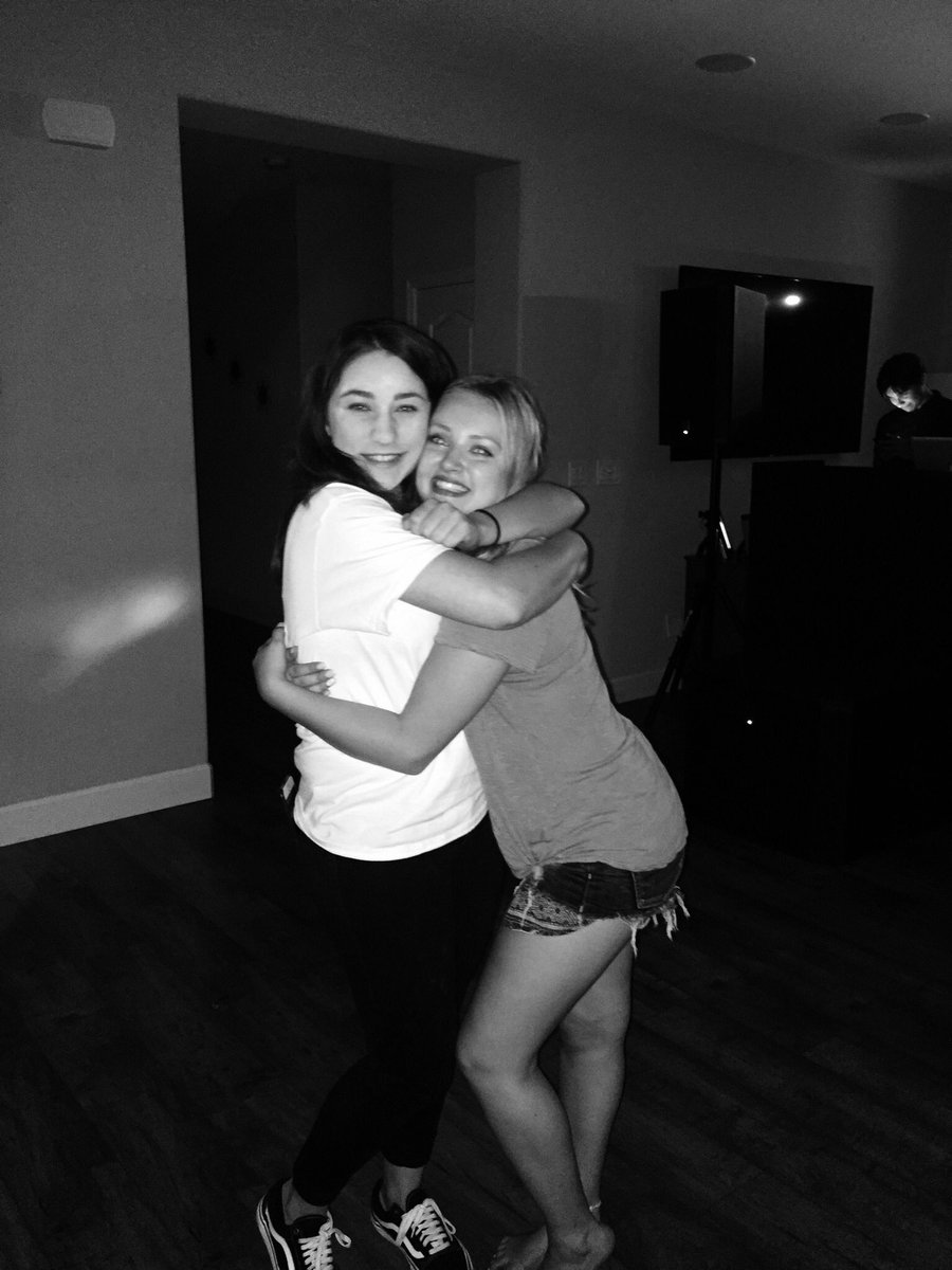 KaySimpsonnn's tweet photo. Happy 18th birthday to my best friend!! I love you julz &amp; I’m so proud of u💛 ur finally legal b🍻🎉 #7yrs&amp;counting https://t.co/NMy1azFrUv https://t.co/dfzNrBpR7P