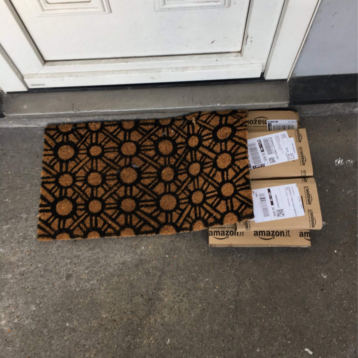 BlancheA's tweet photo. @AmazonUK - Playing Hide &amp; Seek with you must be great fun #catchmeifyoucan https://t.co/3XmNU8YFeH