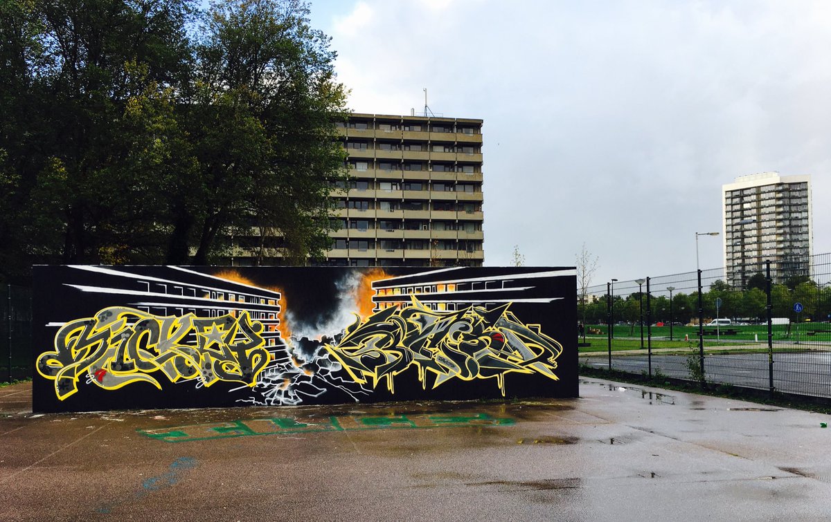 gerritriemer's tweet photo. Bij wie is dit beeld op het netvlies gebrand? Respect voor makers van dit eerbetoon.
#graffiti #bijlmerramp #kbuurt https://t.co/hIMFqImgt1