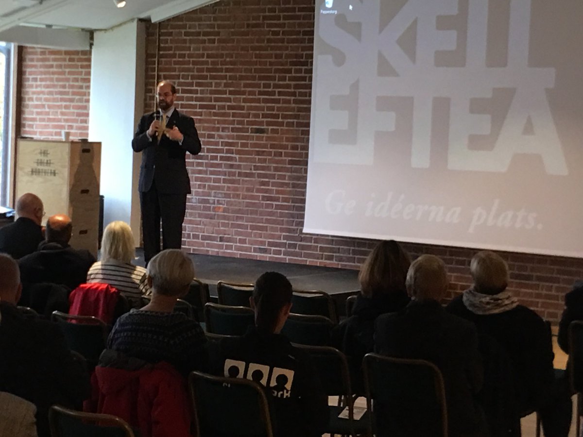 Aidan Liddle, deputy head of mission of the British embassy, explaining the ramifications of Brexit at TGN in #Skellefteå.