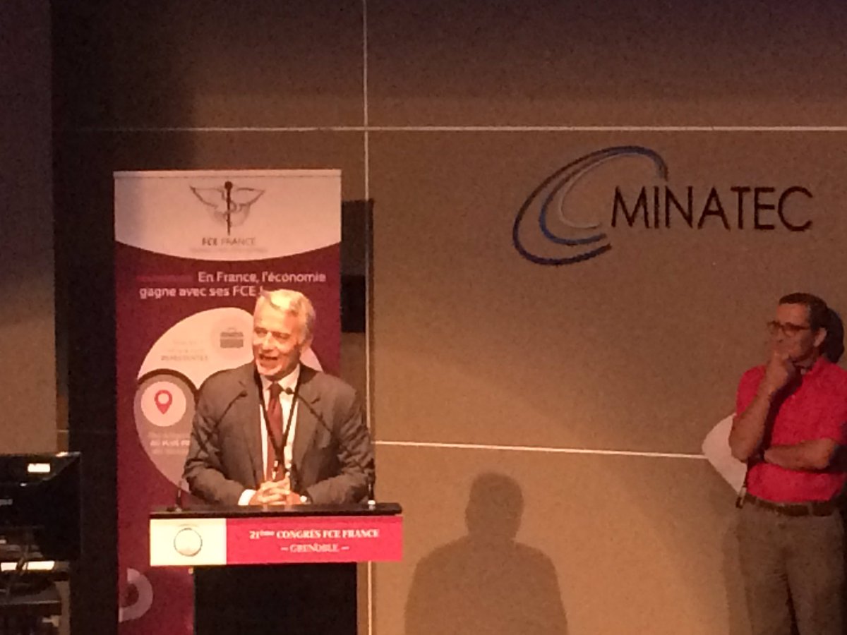 vernaylaur's tweet photo. President du @medeflyonrhone fait allusion au congrès 2018 à Nantes @MEDEF44 @MedefPDL 😉#congresfce2017 https://t.co/8dL5hjh7H9