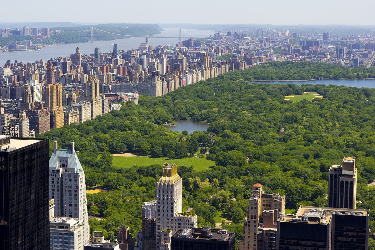 Atatürk Havalimanı, Central Park'tan 4 kat daha büyük.
Taşındıktan sonra, orası İstanbul'un akciğeri olacak şekilde park yapılabilir.