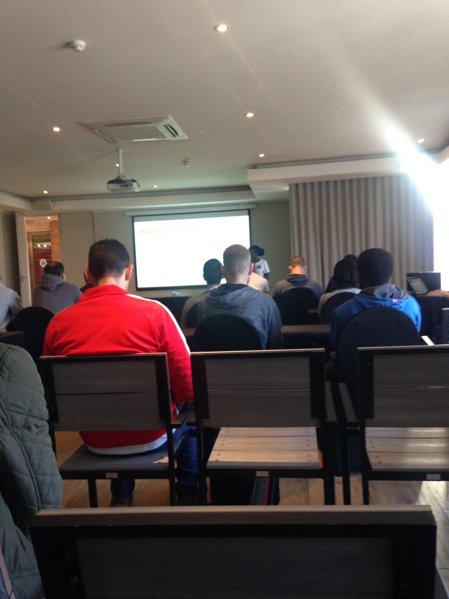 marlene_zw's tweet photo. Day 2 of #PyConZA17 Python 2 v. 3 by @Captain_Joannah 💕 https://t.co/nAnybFZmVV