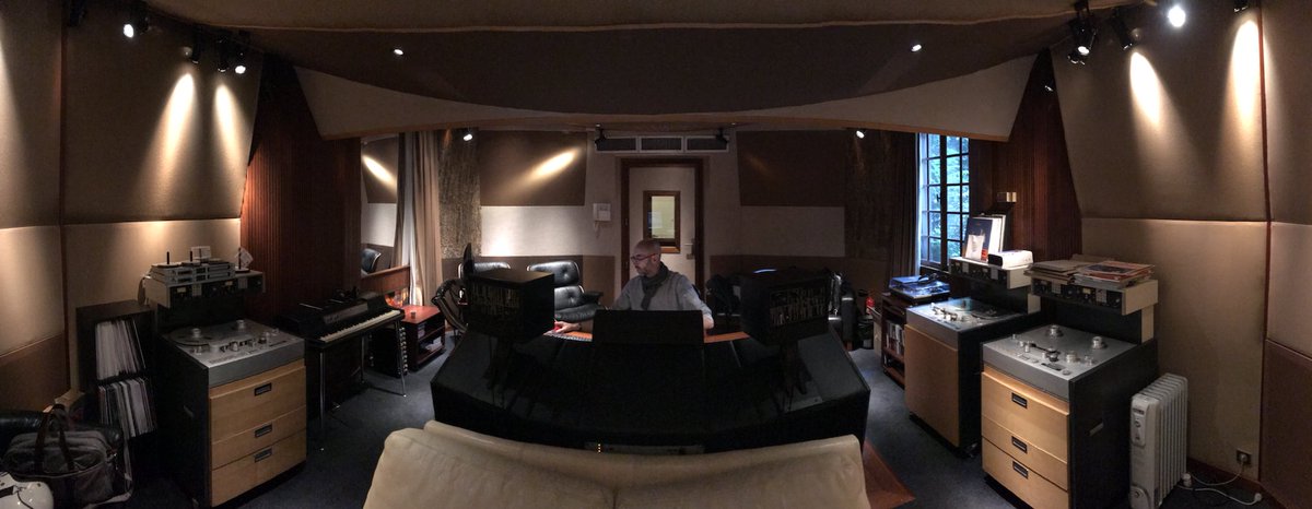 Back at it again : mastering some new tracks with Alex Gopher at Translab. Awesome vibes. Soon available ;)