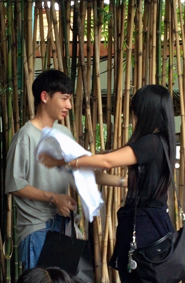 BB_BesideOK's tweet photo. พี่บอก เดะน้องหายใจไม่ออก!!🙈ป่าวนะคะไม่ได้กอดแรงเลยแค่แขนมันไปตรงคอน้องพอดี🙏🏼😂เด็กน้อยของนูน่าล่ะเจอกันใหม่นะคนดี❤️✌🏼️ #ตาหนูกัน #BB_GunATP https://t.co/ShfYVo2f98