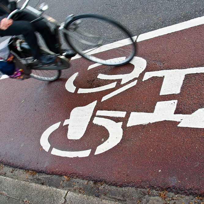 PetervderKnaap's tweet photo. Meer oudere fietsers op fietsen die harder gaan: reden voor betere en veiliger fietsinfrastructuur #SWOV_NL rapport https://t.co/uQTng8ll7B https://t.co/tDfFo3FSSi